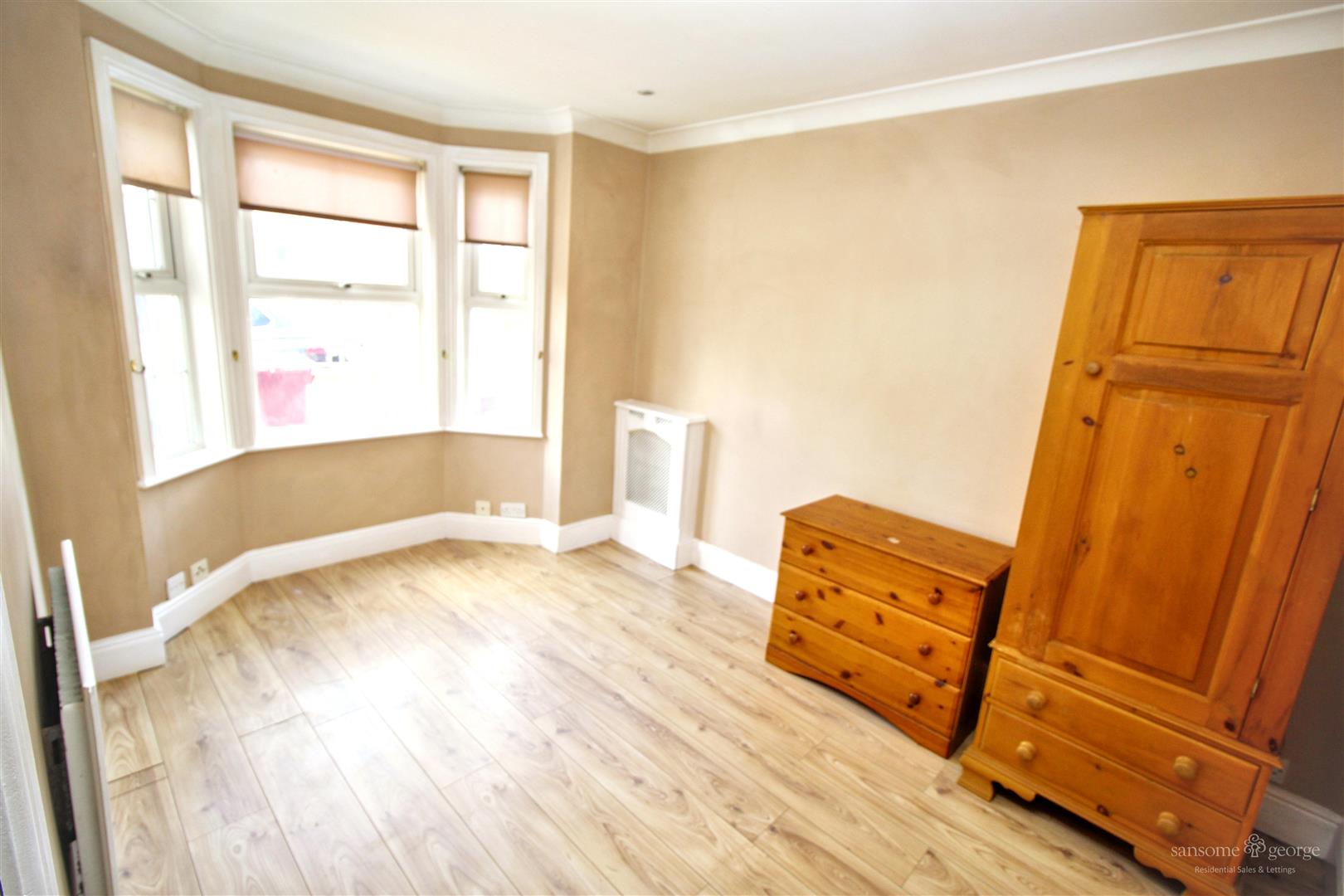 3 bed property in Shaftesbury Road, Reading
